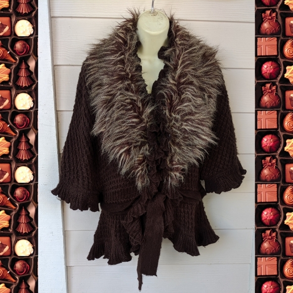 TEMPO PARIS BROWN CAPE SWEATER FAUX FUR COLLAR - Picture 2 of 4